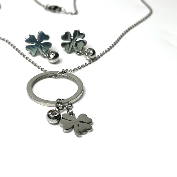Four leaf clover necklace and earring set 🍀 - Picture 3 of 8